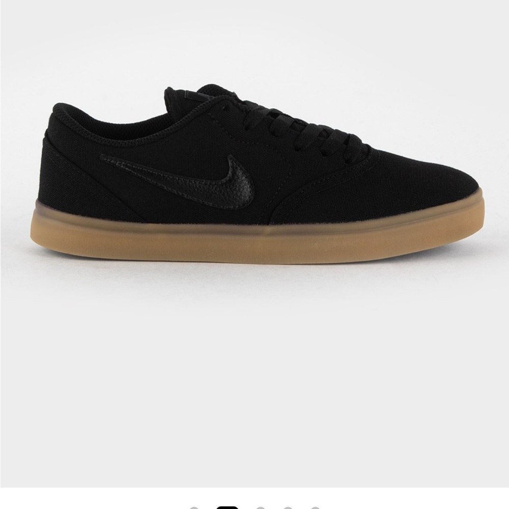 Nike SB Youth Black Sneakers - Picture 2 of 8